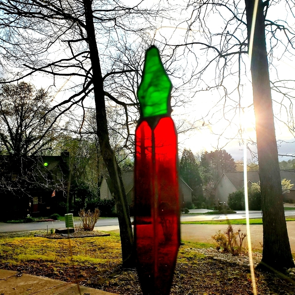 VINTAGE STAINED GLASS Suncatcher Artwork of a Beetle Red & Green with Wire Legs - Picture 8 of 10